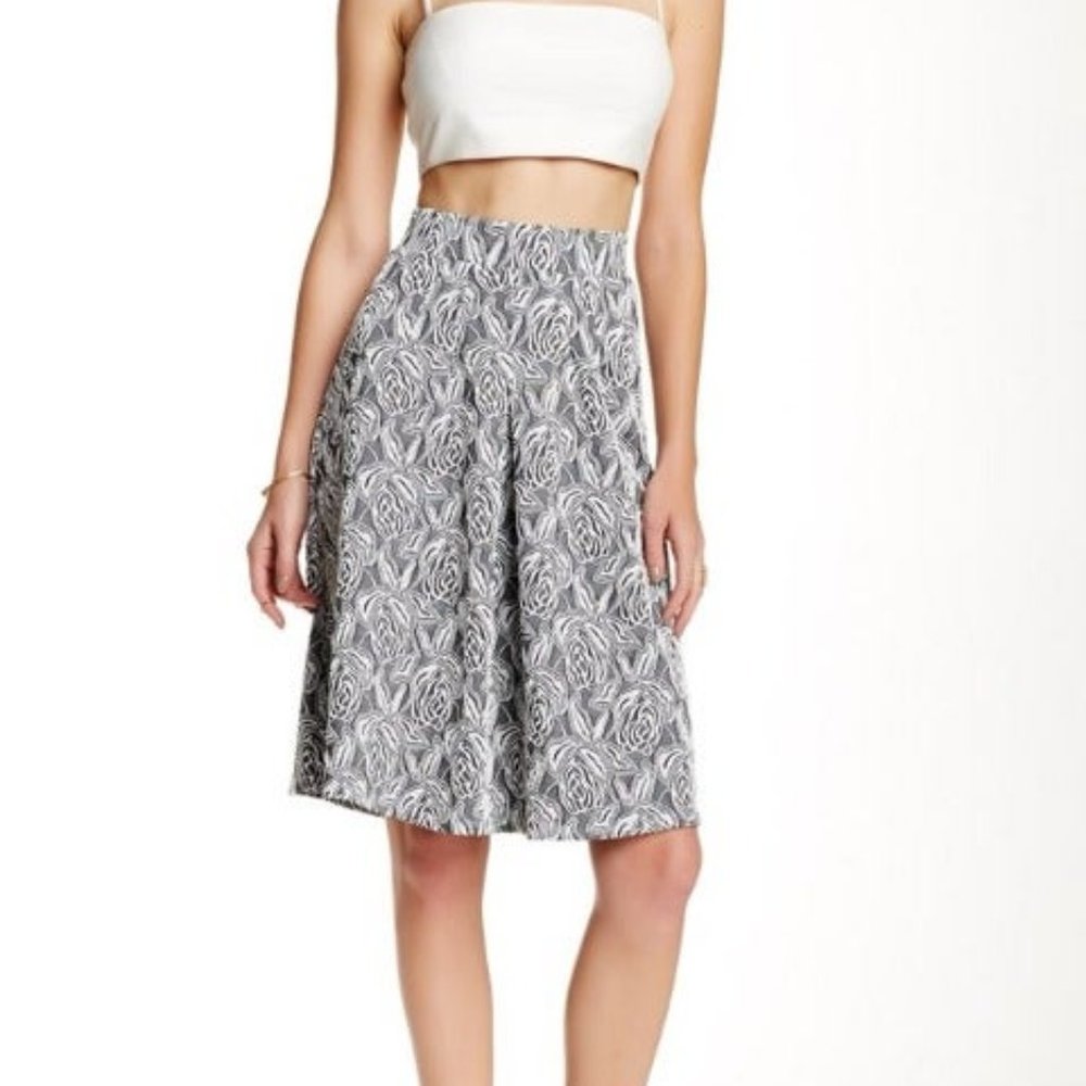 Everleigh Gray Floral A-Line Skirt L